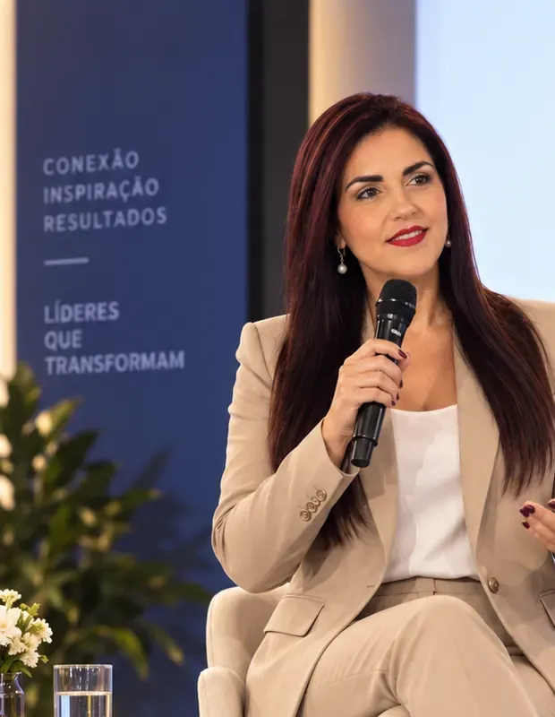 Stella Dini falando sobre carreira